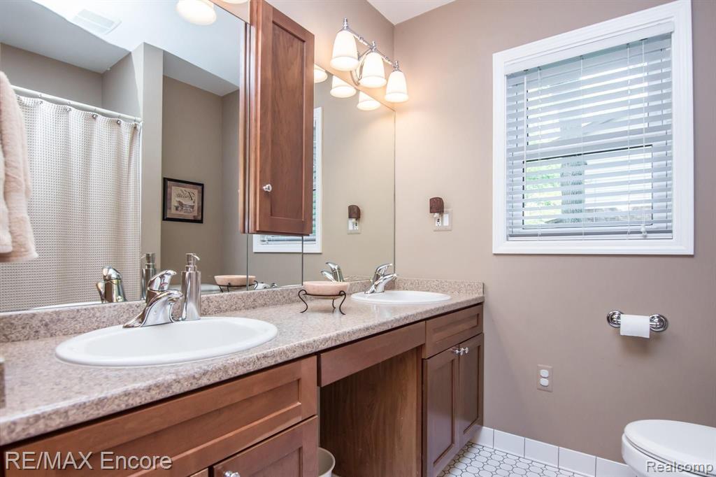 2645 Hickory Lawn Road Rochester Hills, MI 48307 - Photo 11 of 39