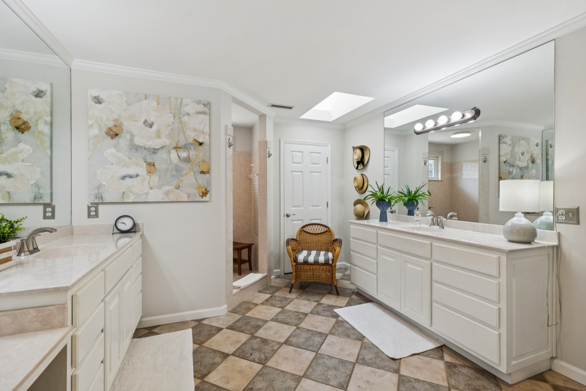 121 Pebble View Drive Franklin, TN 37064 - Photo 29 of 49 a spacious bathroom with a sink mirror and a bath tub