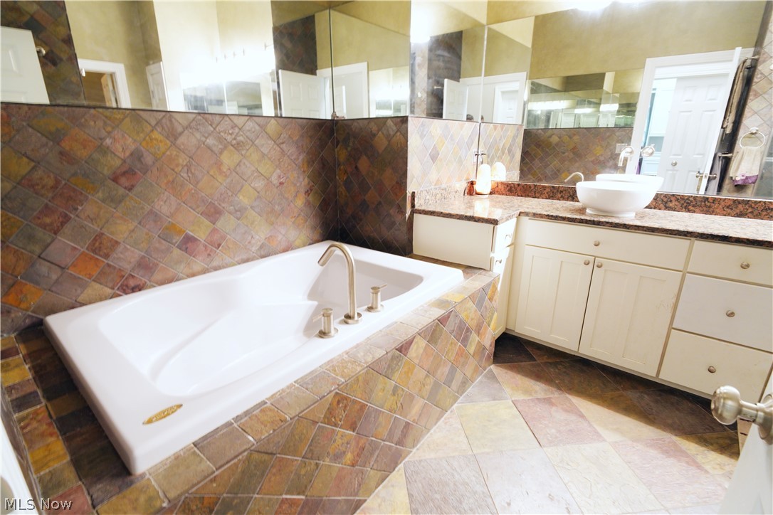 249 Granger Road, Unit 79 Medina, OH 44256 - Photo 16 of 32 Gallery Image 16