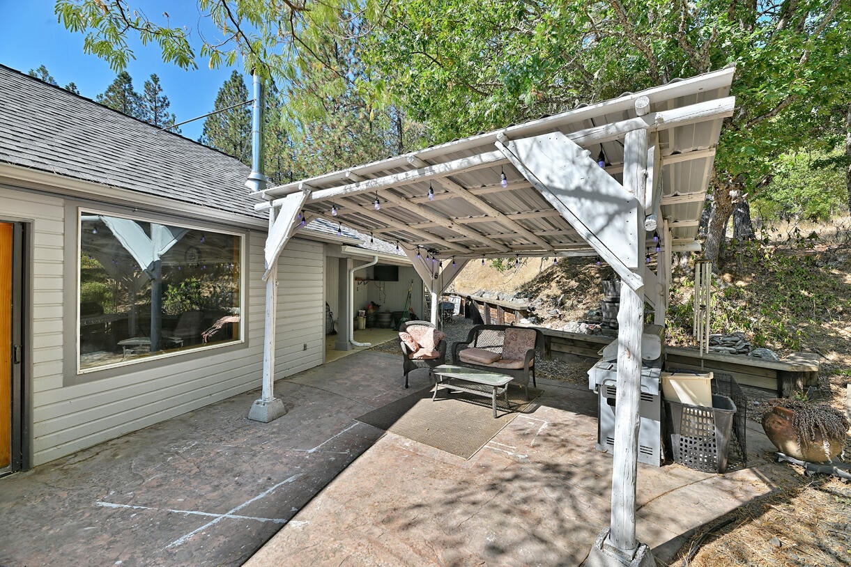 1040 Garner Road Cave Junction, OR 97523 - Photo 36 of 50 Back patio
