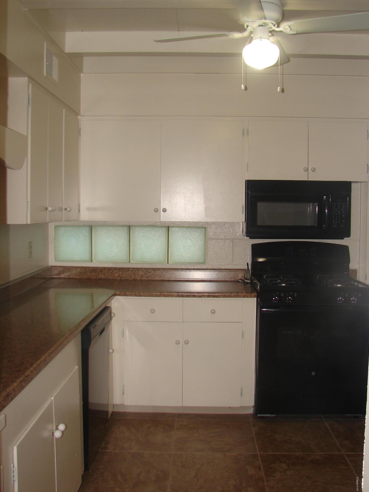 1101 East Bethany Home Road, Unit 3 Phoenix, AZ 85014 - Photo 3 of 14 Beth 3 2016-09-28 007