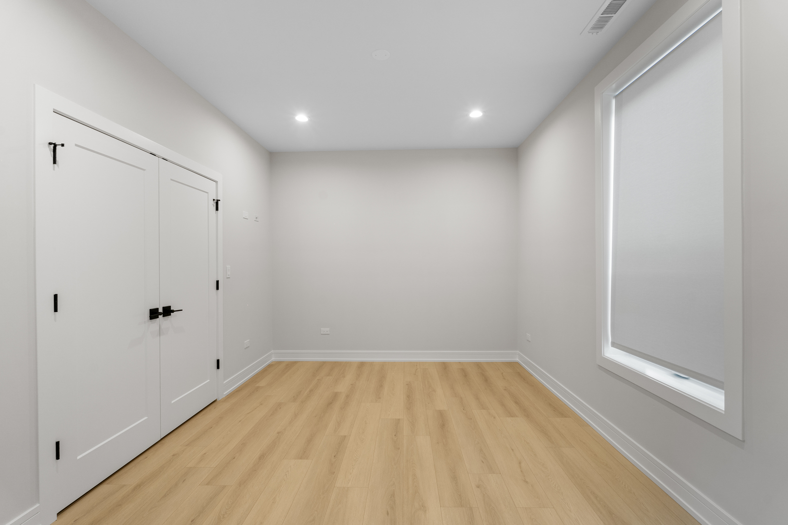 5008 South Prairie Avenue Chicago, IL 60615 - Photo 13 of 26 a view of room with wooden floor