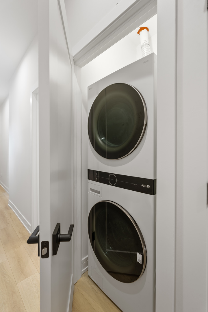 5008 South Prairie Avenue Chicago, IL 60615 - Photo 19 of 26 a utility room with dryer and washer