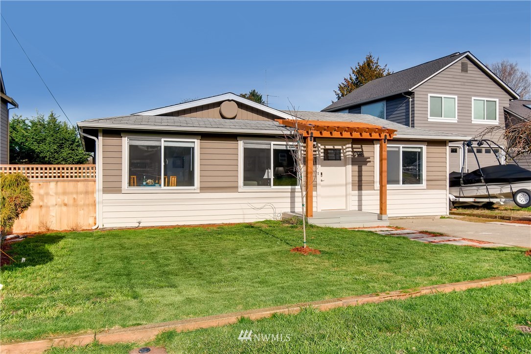 908 North 33rd Street Renton, WA 98056 - Photo 2 of 22 a front view of a house with a yard