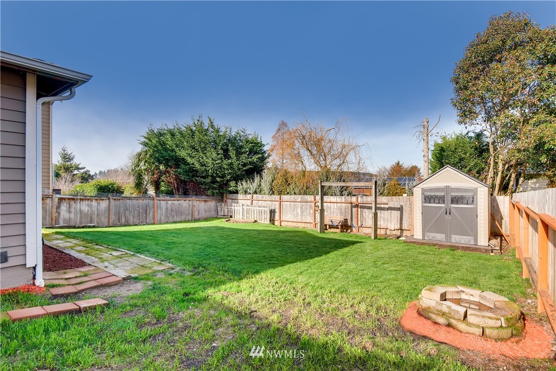 908 North 33rd Street Renton, WA 98056 - Photo 22 of 22 a view of a backyard with a garden and plants