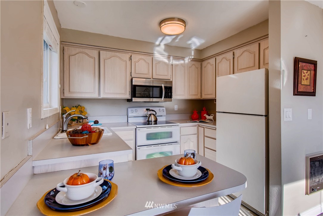 908 North 33rd Street Renton, WA 98056 - Photo 7 of 22 a kitchen with a refrigerator and a stove top oven