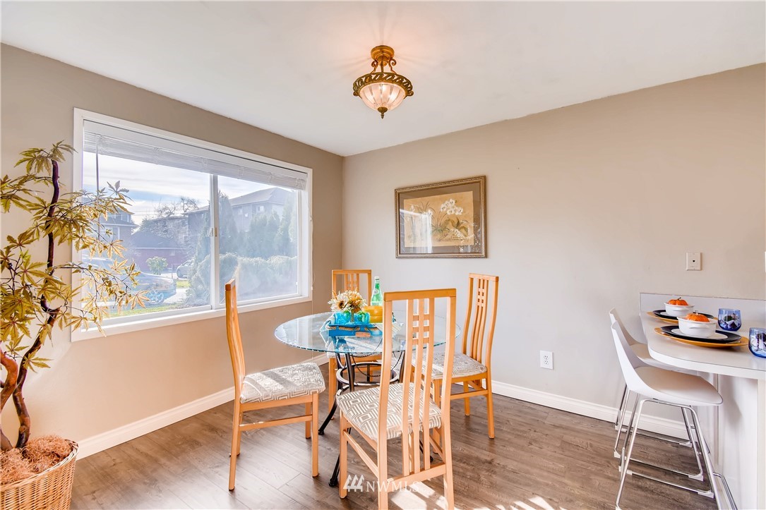 908 North 33rd Street Renton, WA 98056 - Photo 8 of 22 a dining room with furniture and window