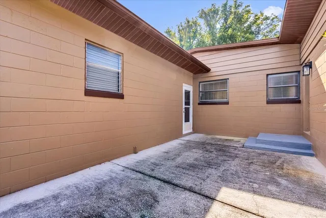 a view of backyard of the house