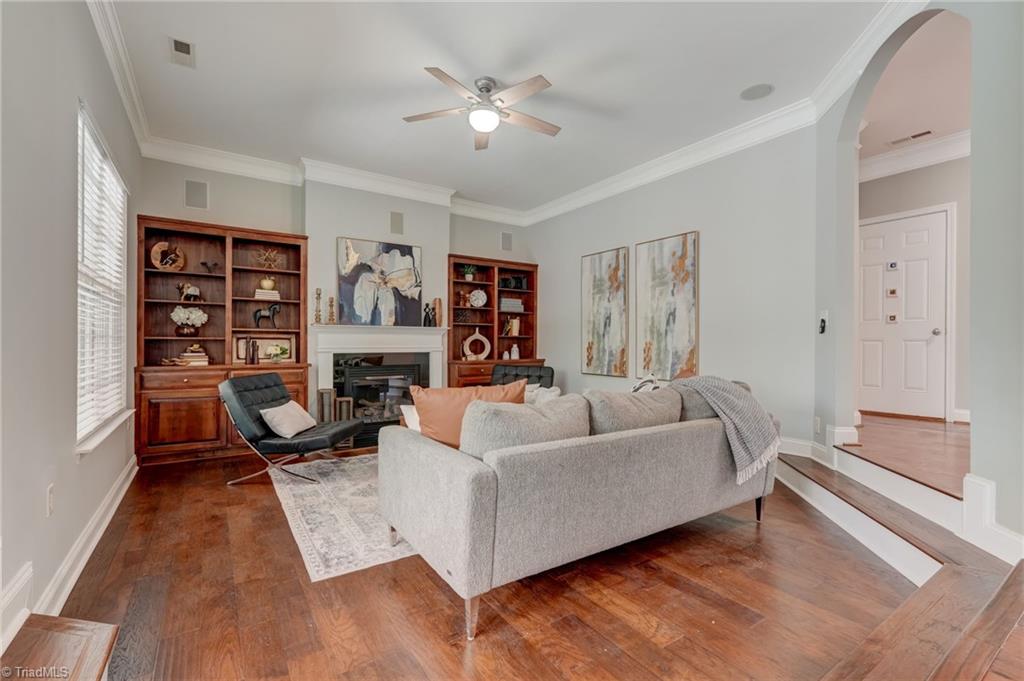 3530 Sagedale Court High Point, NC 27265 - Photo 5 of 31 Living Room