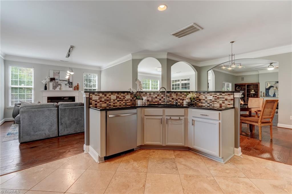 3530 Sagedale Court High Point, NC 27265 - Photo 8 of 31 Kitchen