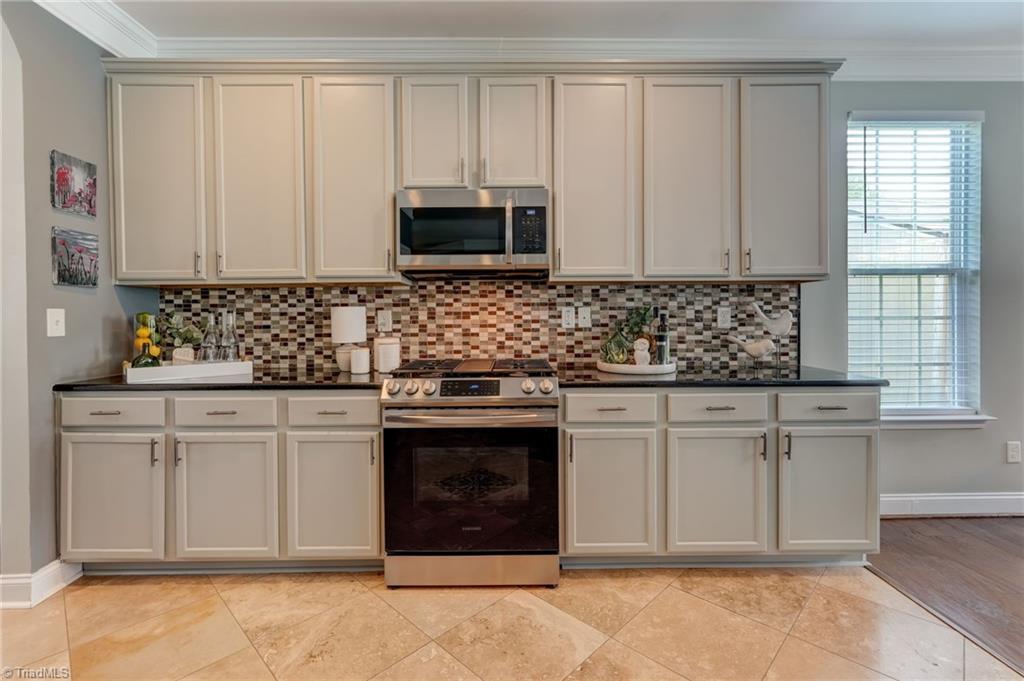 3530 Sagedale Court High Point, NC 27265 - Photo 9 of 31 Kitchen