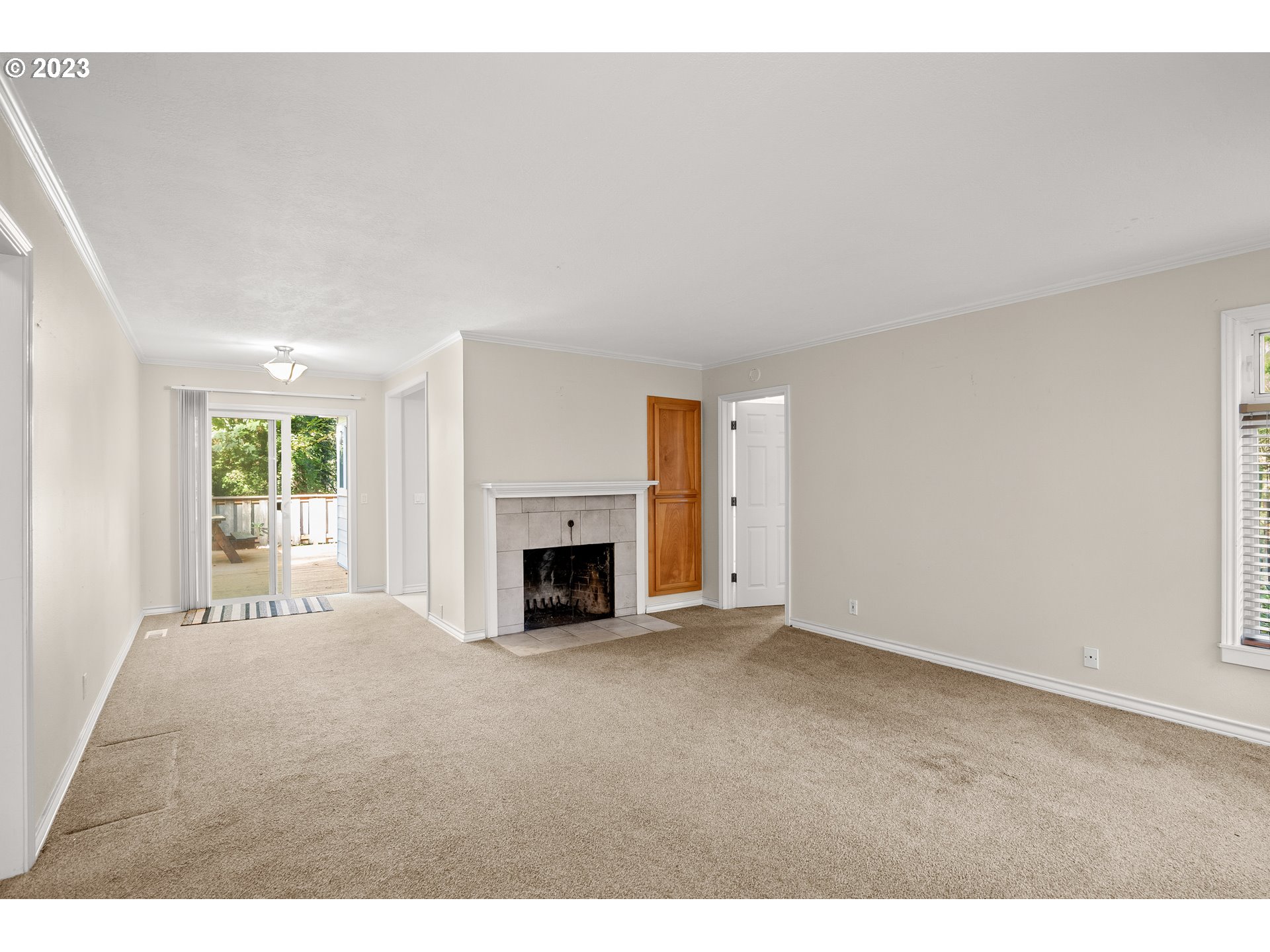 3505 Southwest Marquam Hill Road Portland, OR 97239 - Photo 3 of 24 Living Room/Dining Room