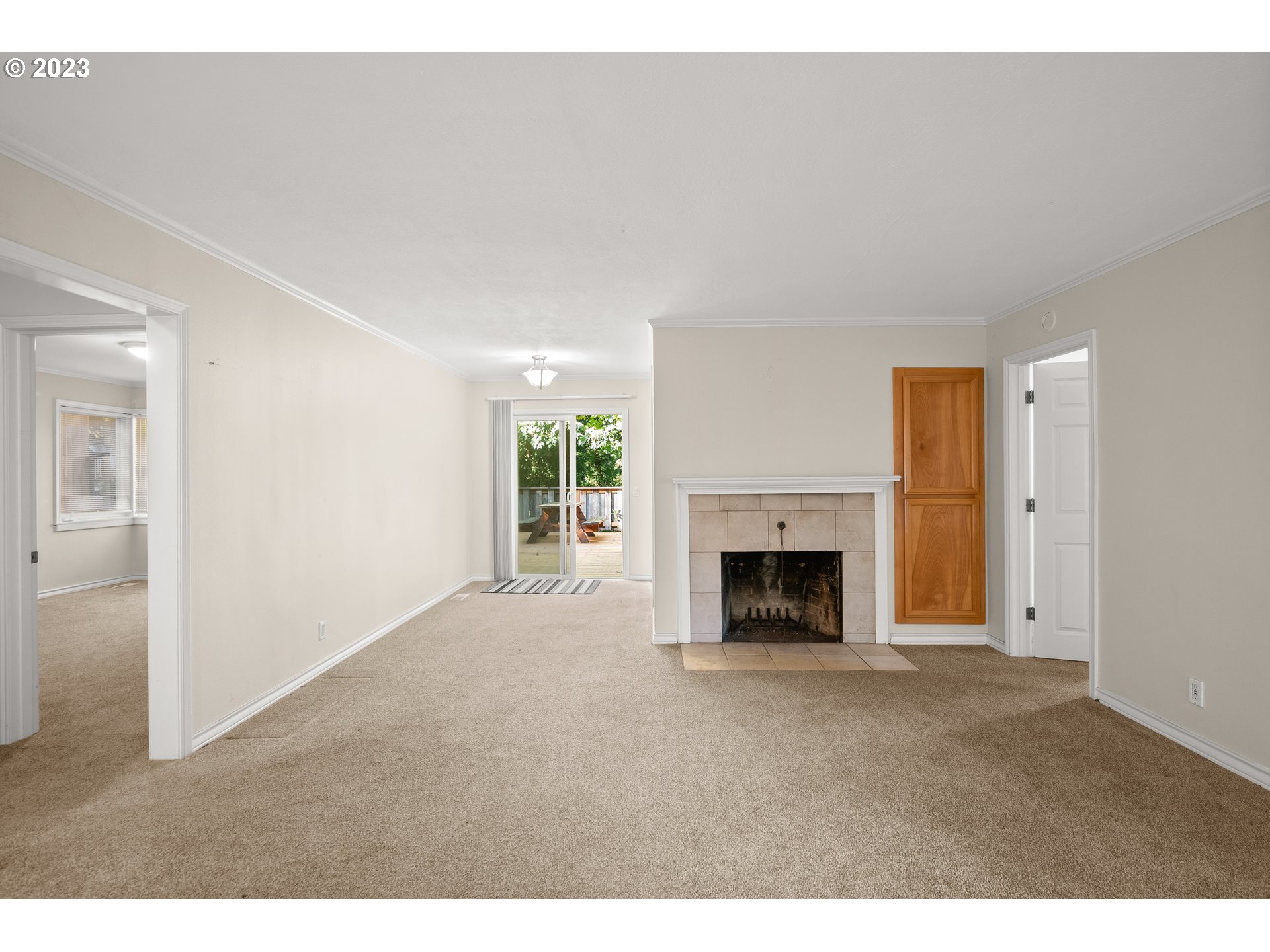 3505 Southwest Marquam Hill Road Portland, OR 97239 - Photo 4 of 24 Living Room