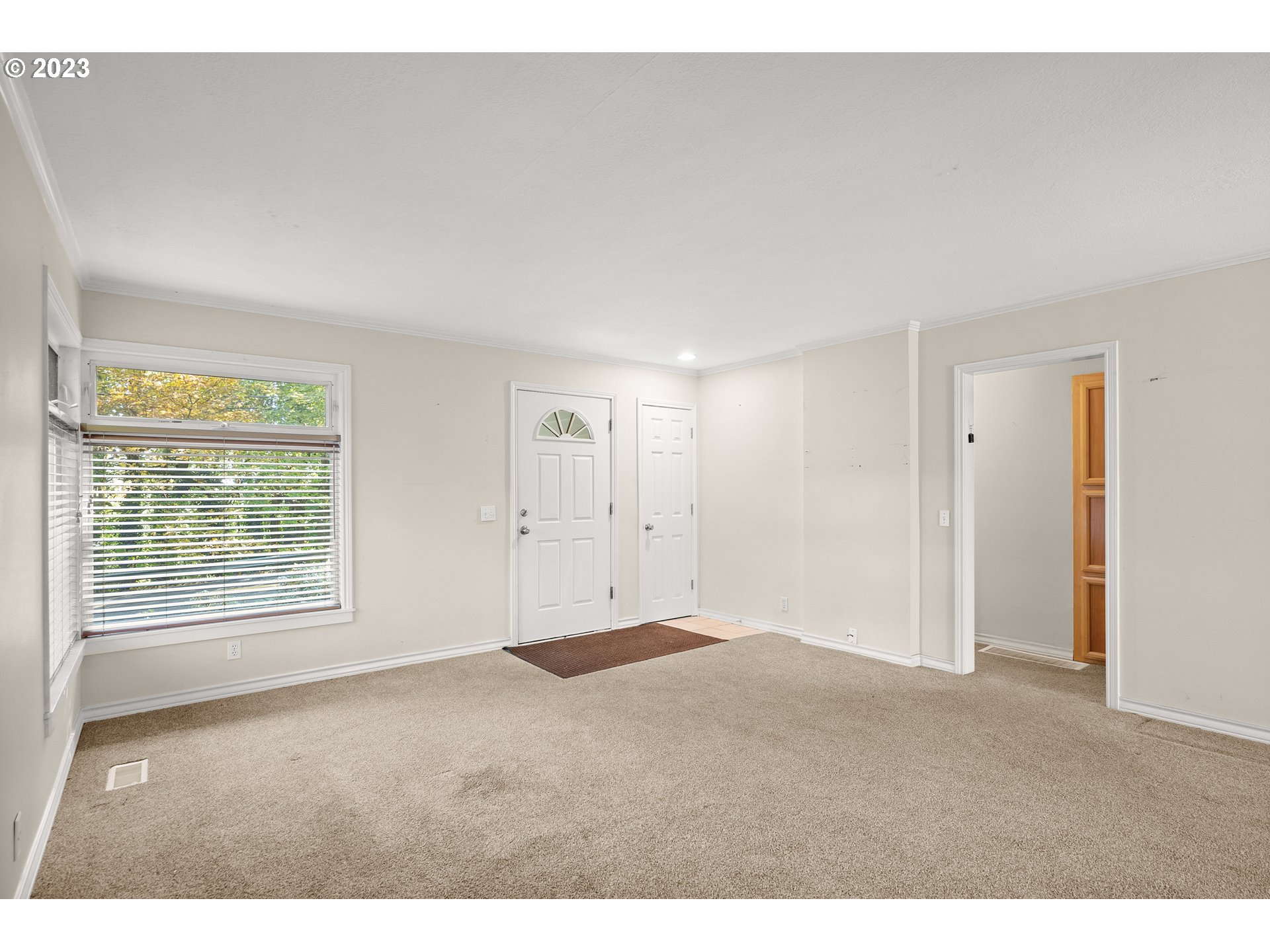 3505 Southwest Marquam Hill Road Portland, OR 97239 - Photo 5 of 24 Living Room
