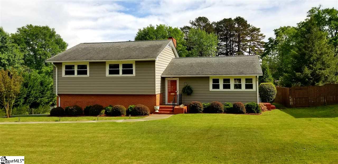 9 Primrose Lane Greenville, SC 29607 - Photo 1 of 21 Gallery Image 1