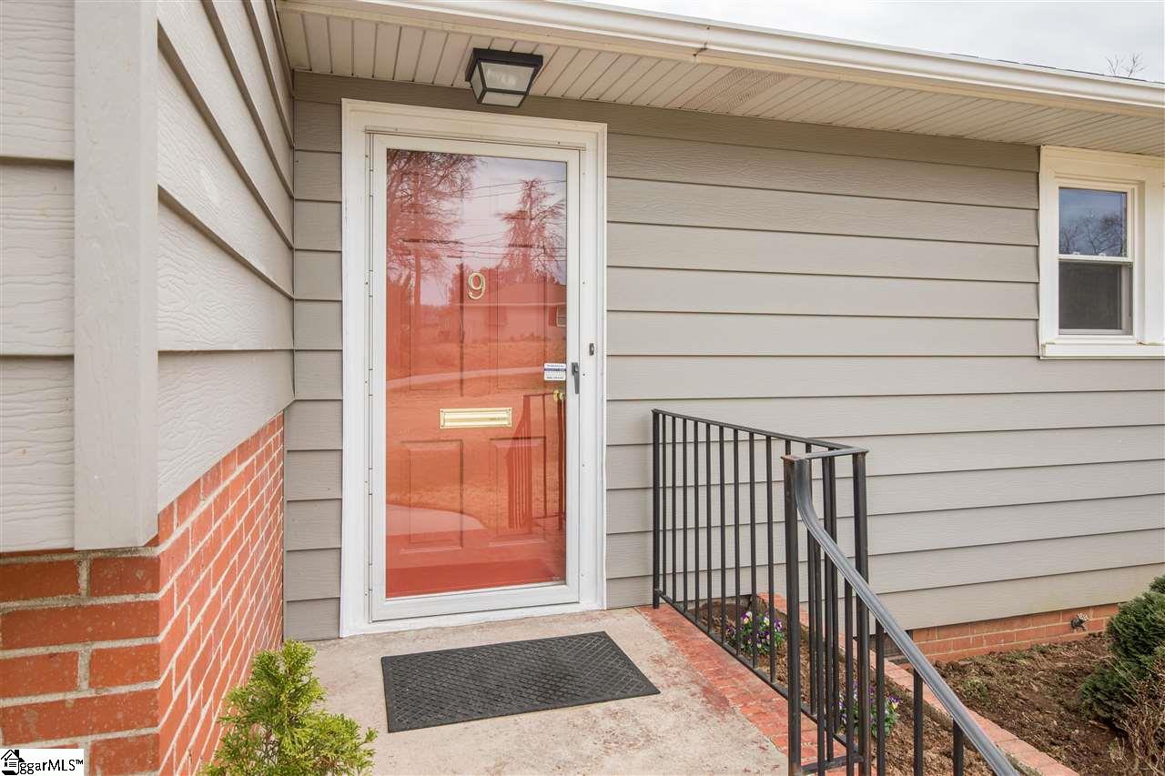 9 Primrose Lane Greenville, SC 29607 - Photo 2 of 21 Gallery Image 2
