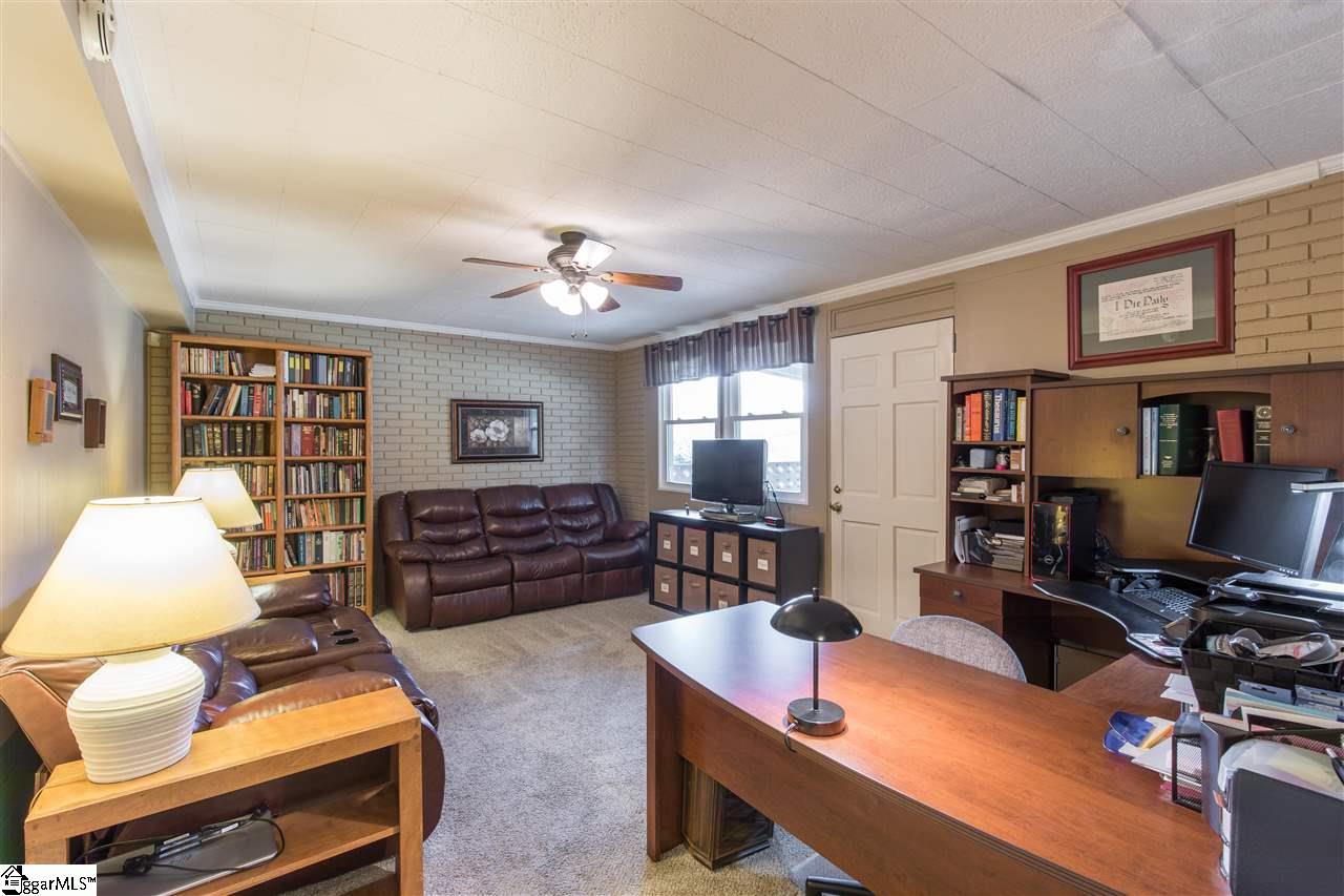 9 Primrose Lane Greenville, SC 29607 - Photo 17 of 21 Gallery Image 17