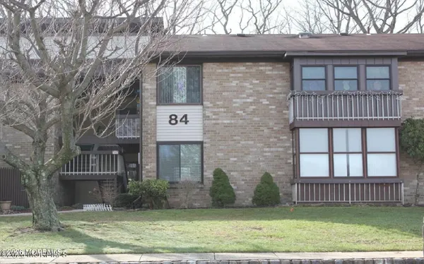 $2,098 | 84 Amberly Drive, Unit J, Manalapan, NJ 07726