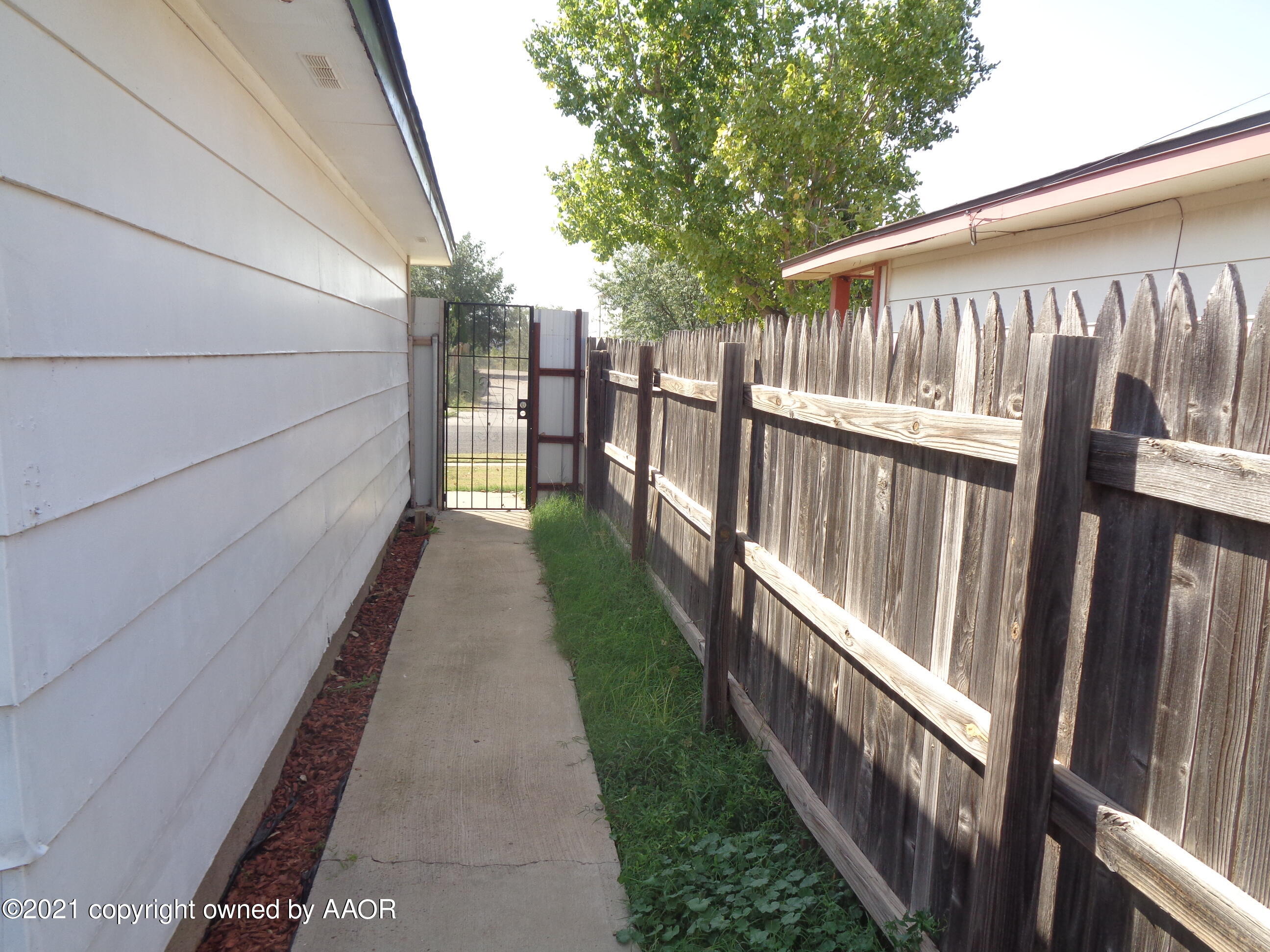 4405 South Austin Street Amarillo, TX 79110 - Photo 14 of 37 a view of balcony