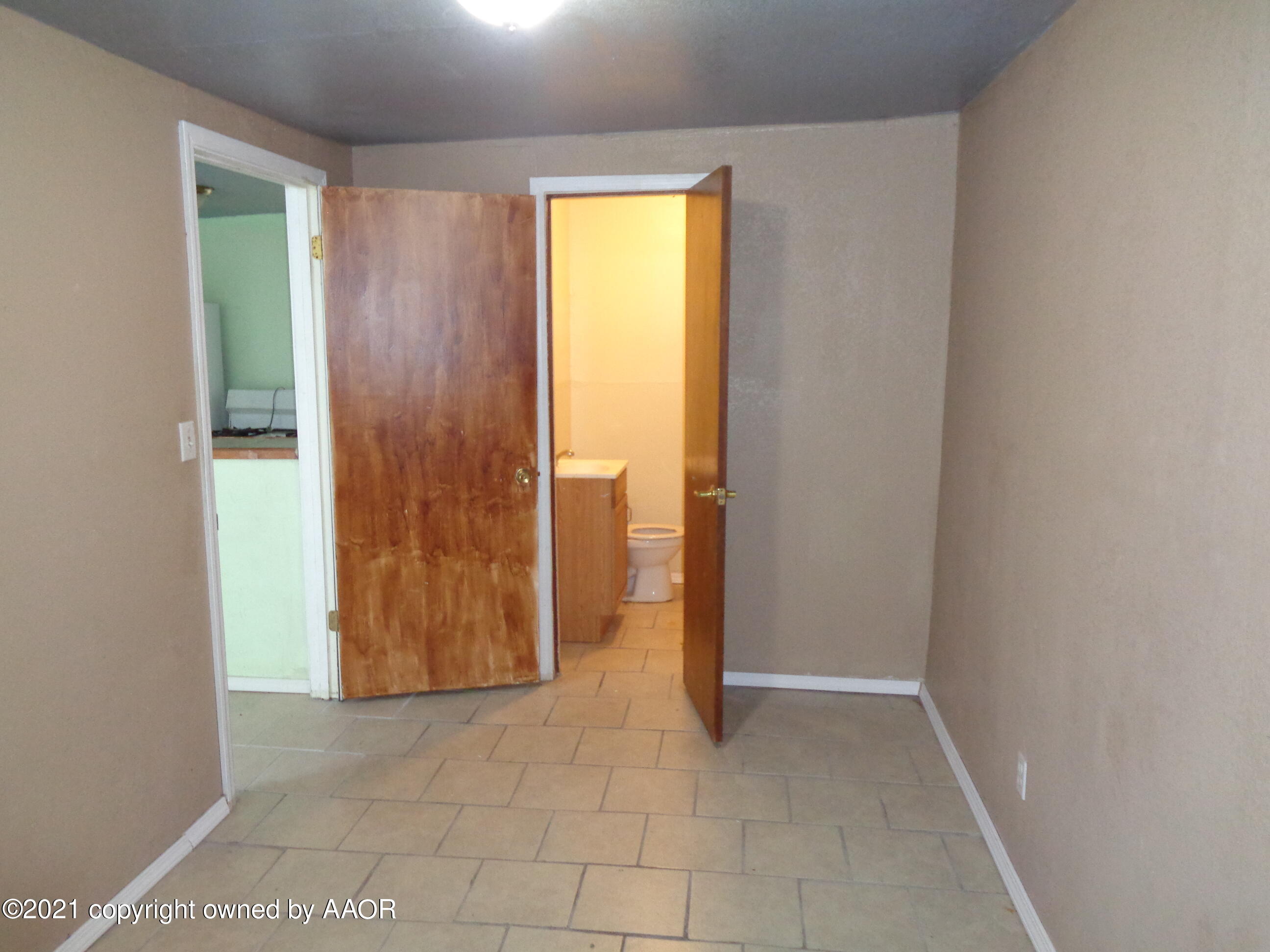 4405 South Austin Street Amarillo, TX 79110 - Photo 22 of 37 a view of an empty room and bathroom