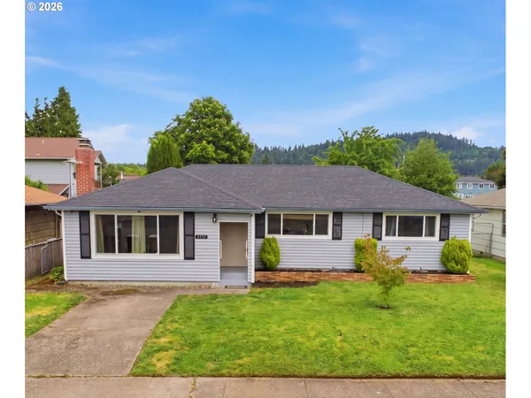 a view of a house with a yard