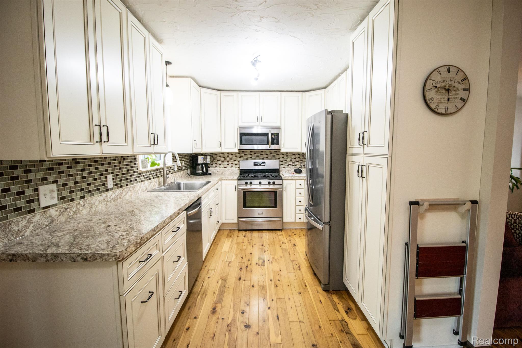 2142 West Ray Road Fenton, MI 48430 - Photo 10 of 52 Gallery Image 10