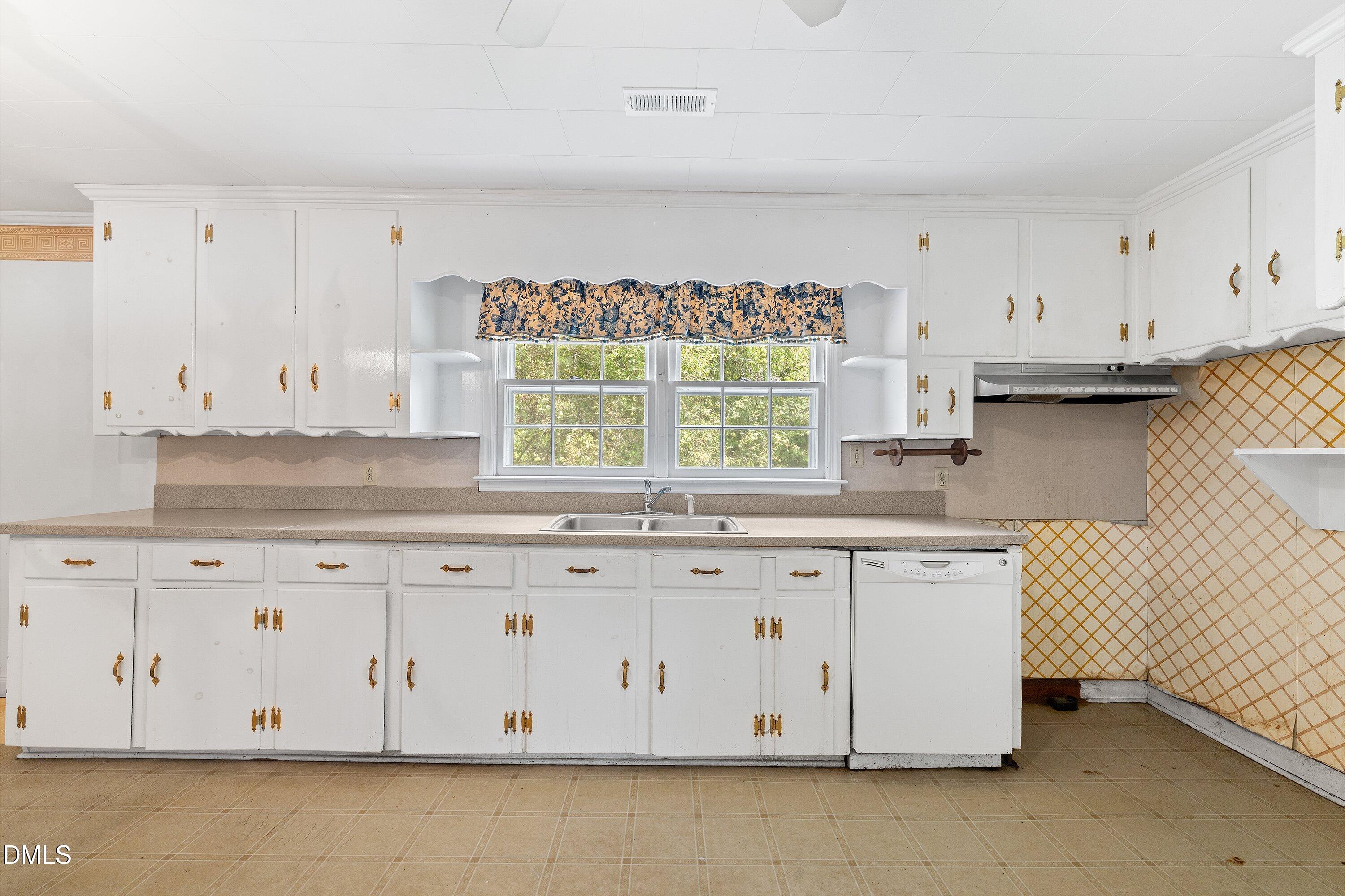 647 Mallard Road Smithfield, NC 27577 - Photo 22 of 33 Kitchen