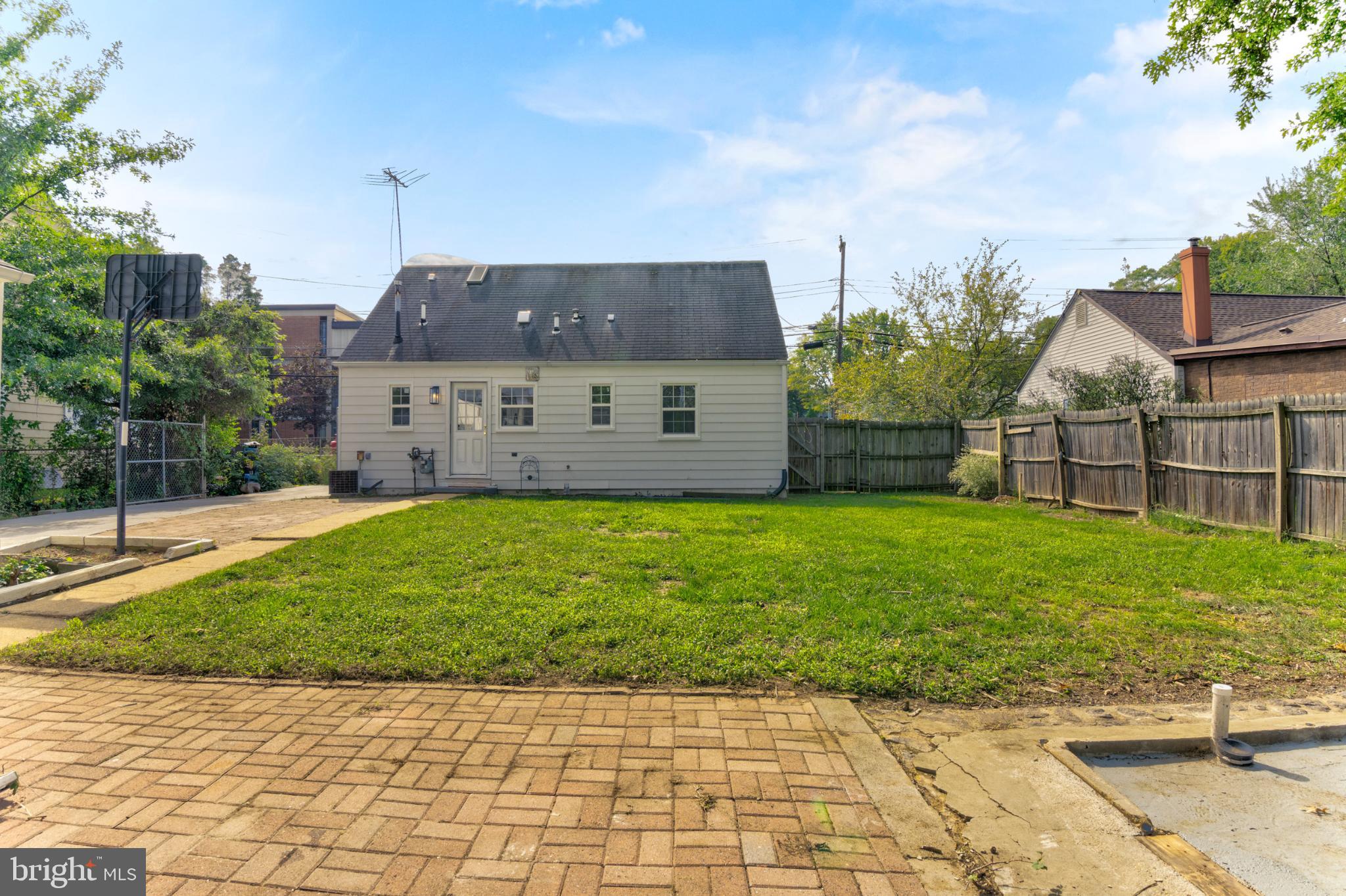 3106 Burgundy Road Alexandria, VA 22303 - Photo 22 of 24 a view of a house with a backyard