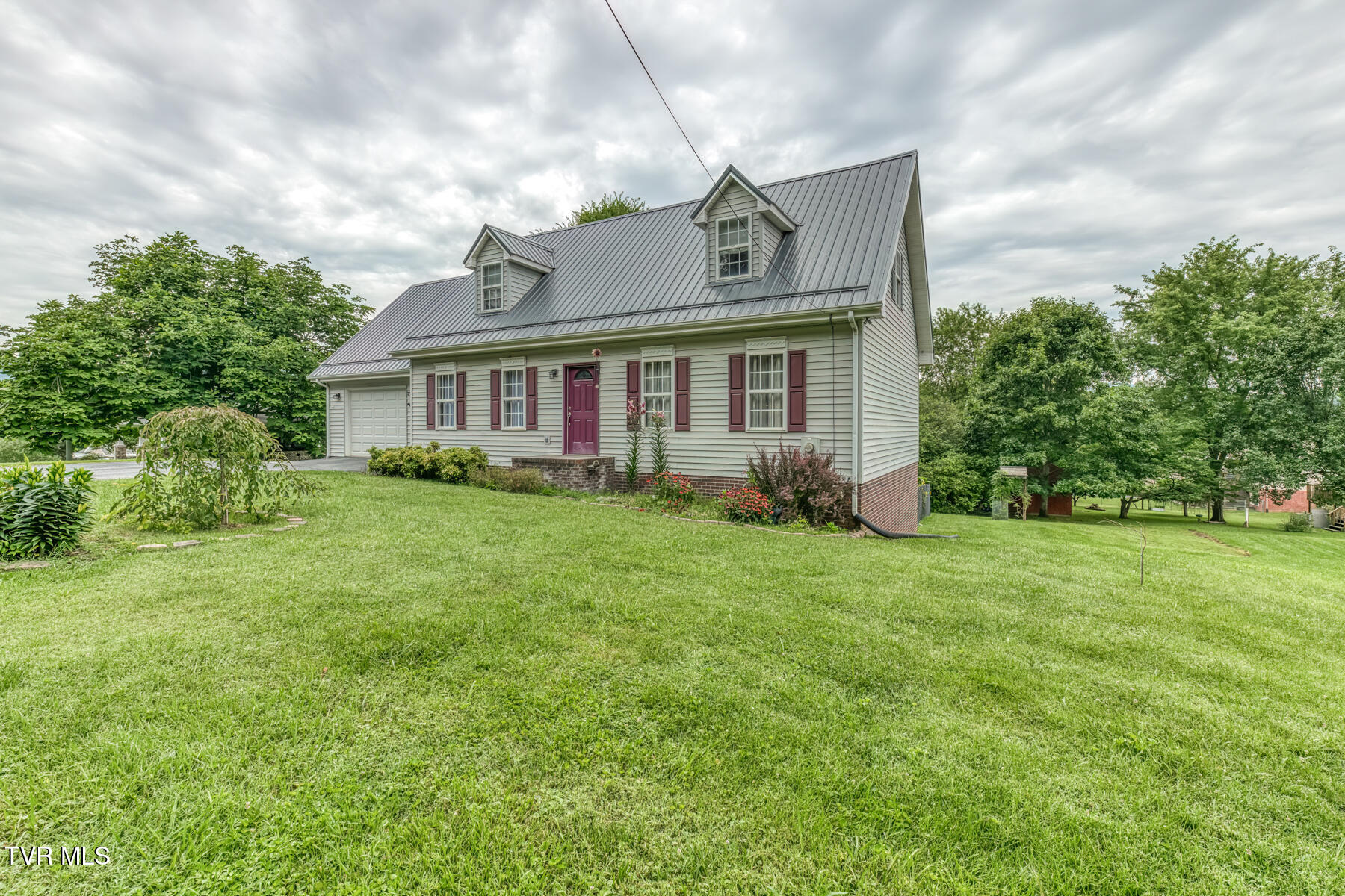807 North Mohawk Drive Erwin, TN 37650 - Photo 28 of 39 807 N Mohawk Dr-34