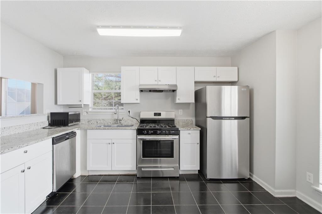 4035 Robin Circle Atlanta, GA 30349 - Photo 16 of 40