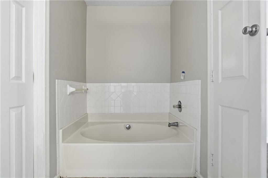 4035 Robin Circle Atlanta, GA 30349 - Photo 30 of 40