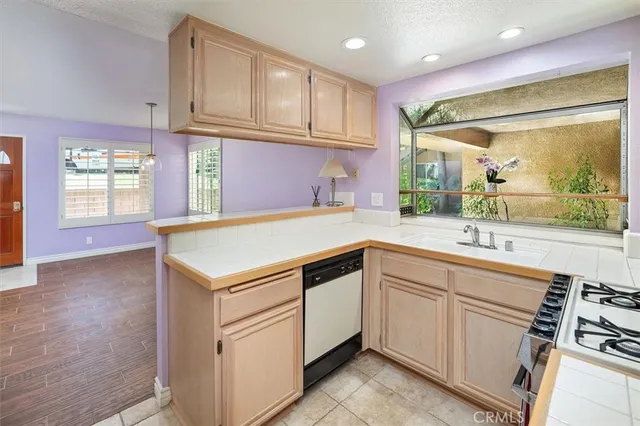 $499,999 | 22713 Copper Hill Drive, Unit 42, Saugus, CA 91350