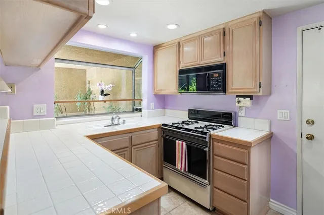 $499,999 | 22713 Copper Hill Drive, Unit 42, Saugus, CA 91350