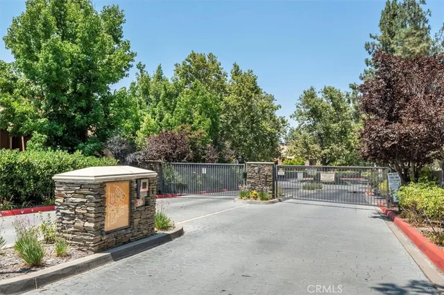 $499,999 | 22713 Copper Hill Drive, Unit 42, Saugus, CA 91350