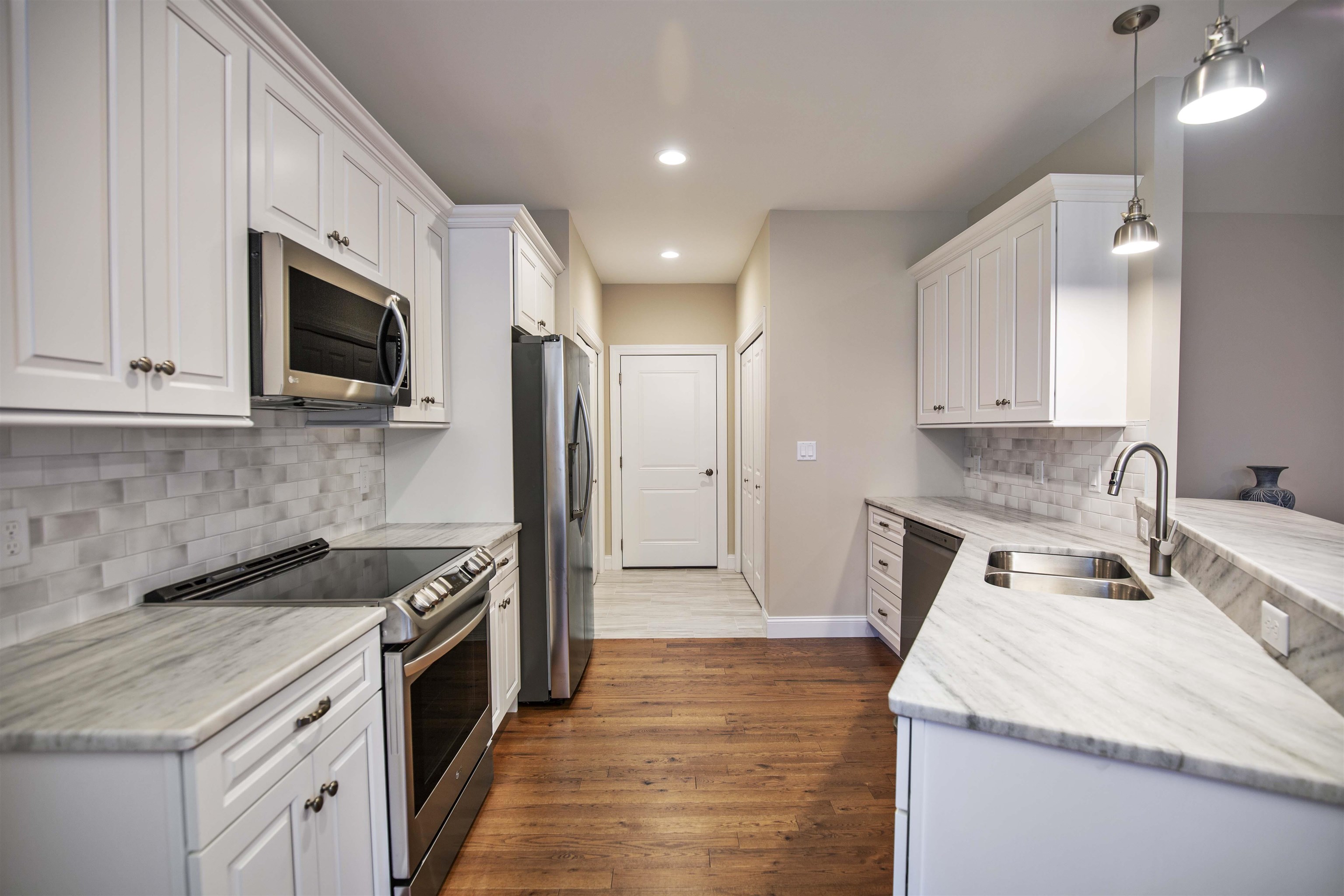 31 Harvest Moon Road Londonderry, NH 03053 - Photo 13 of 34