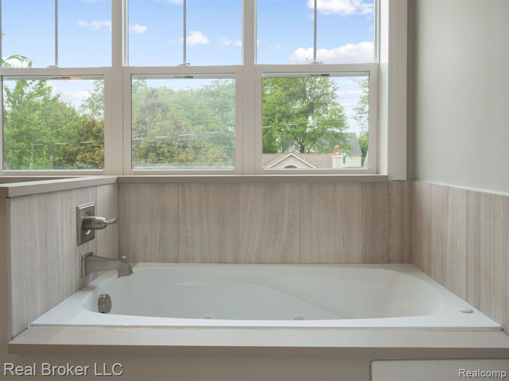 1695 Cole Street Birmingham, MI 48009 - Photo 19 of 39