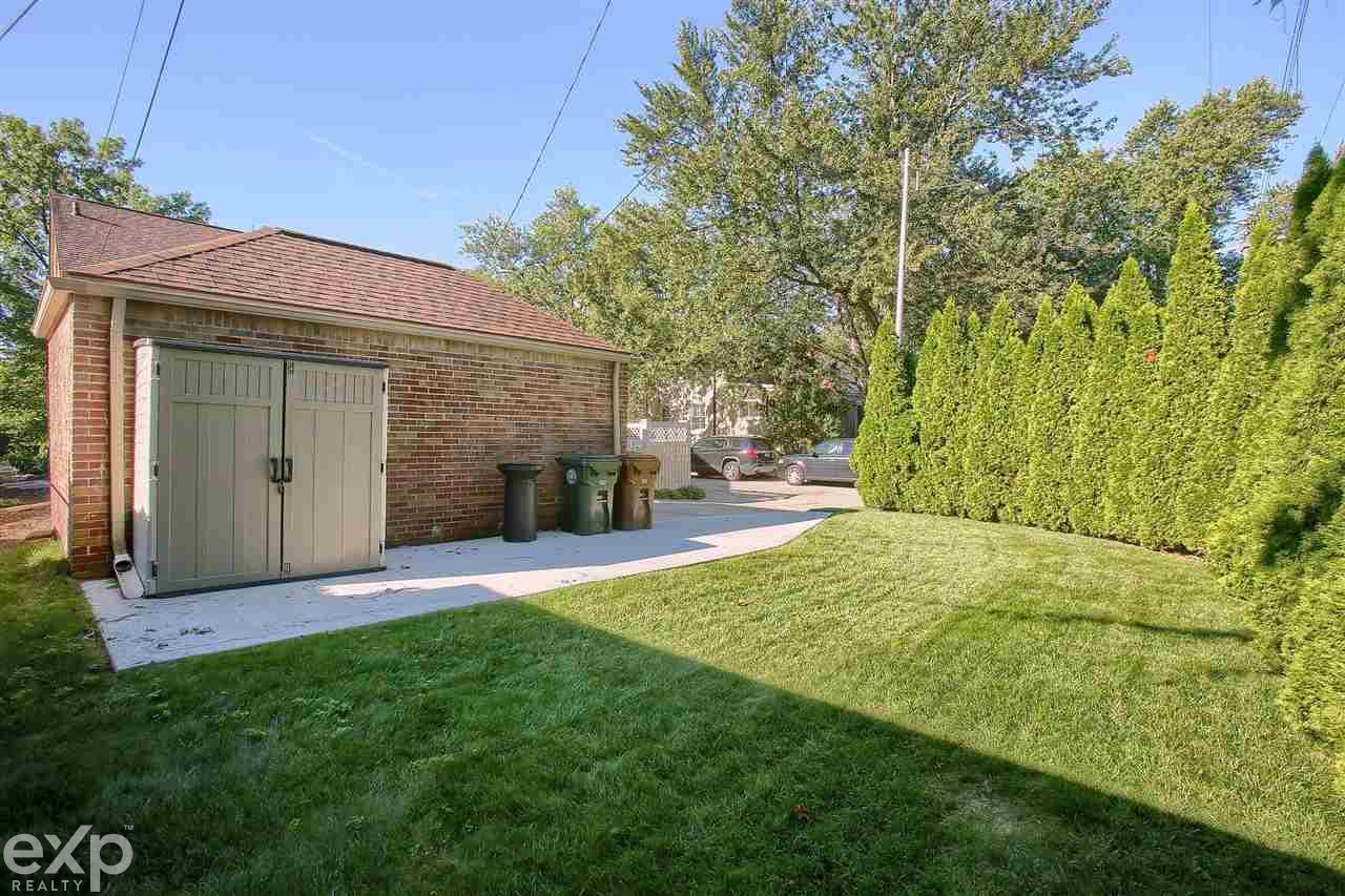 1208 Vernier Road Grosse Pointe Woods, MI 48236 - Photo 23 of 26