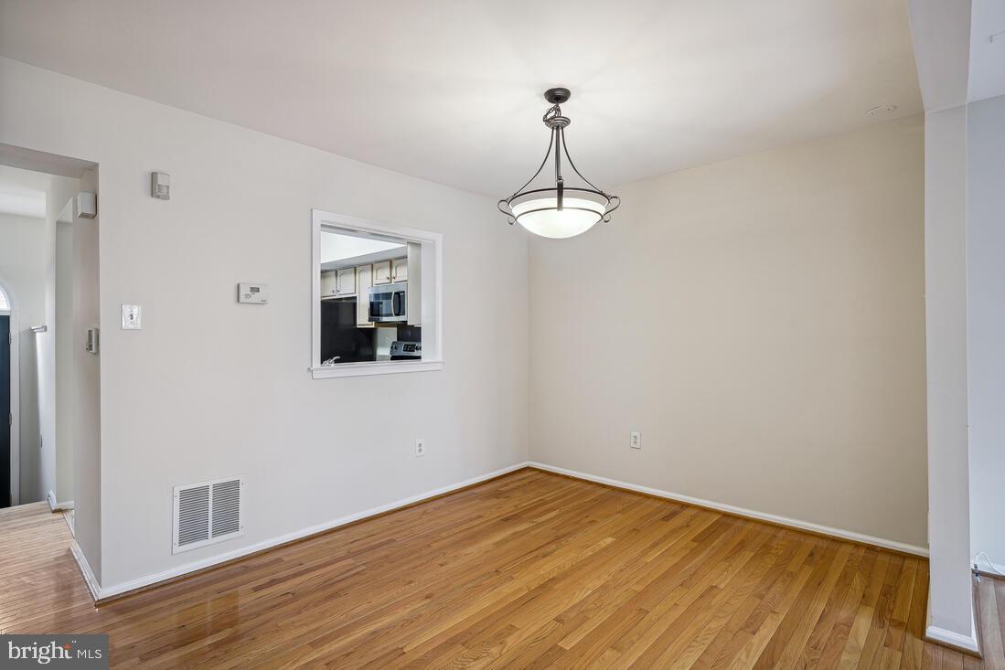 5407 Grove Ridge Way, Unit 98 Rockville, MD 20852 - Photo 14 of 27 Dining room