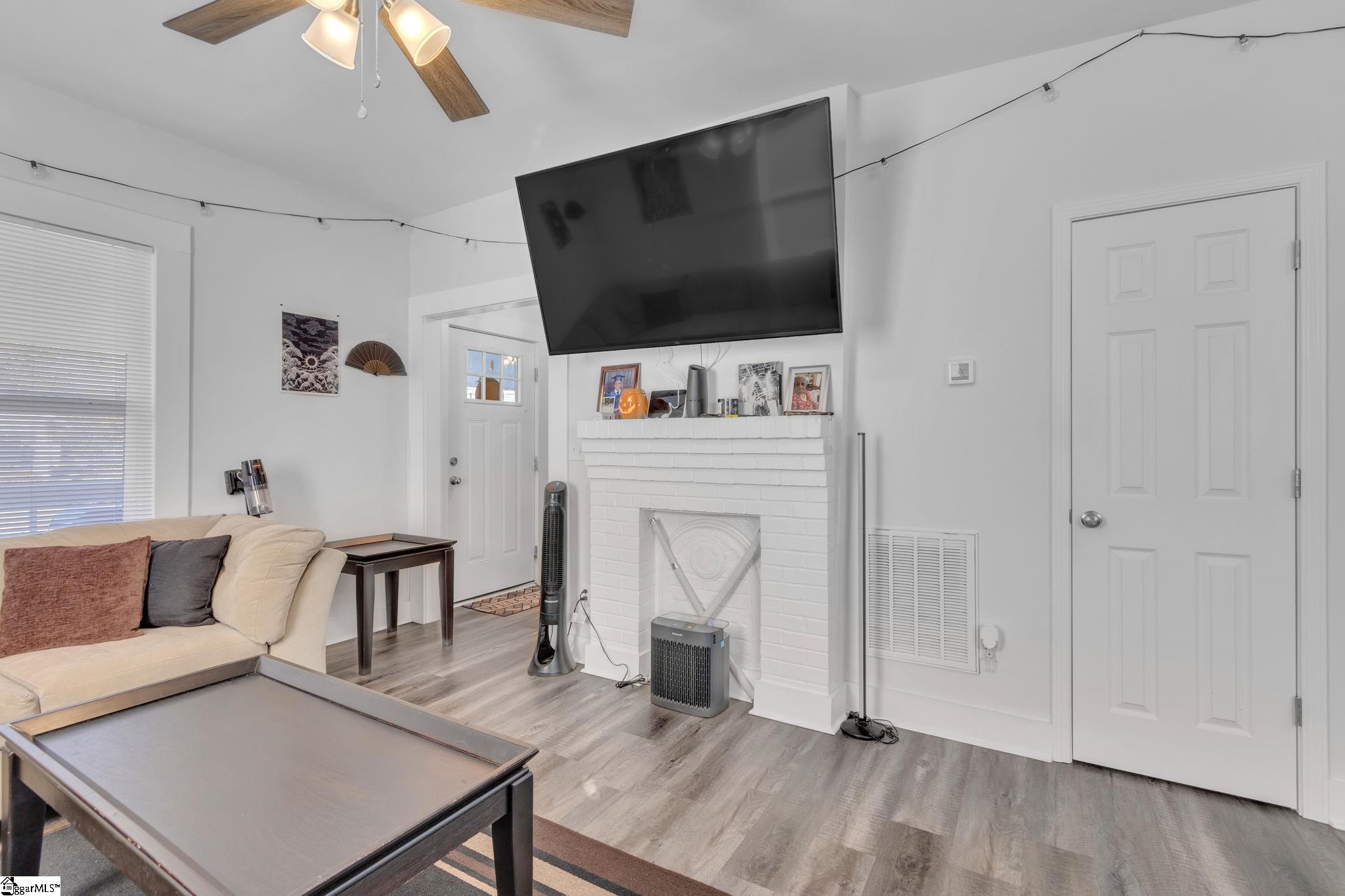6 8th Street Greer, SC 29651 - Photo 9 of 25 Gallery Image 9