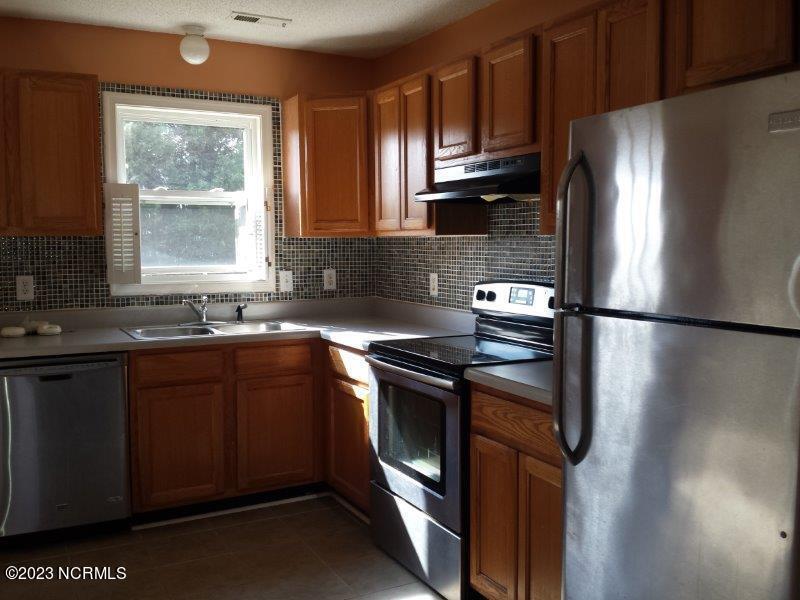 116 Raintree Elizabeth City, NC 27909 - Photo 3 of 8 20160321_103324