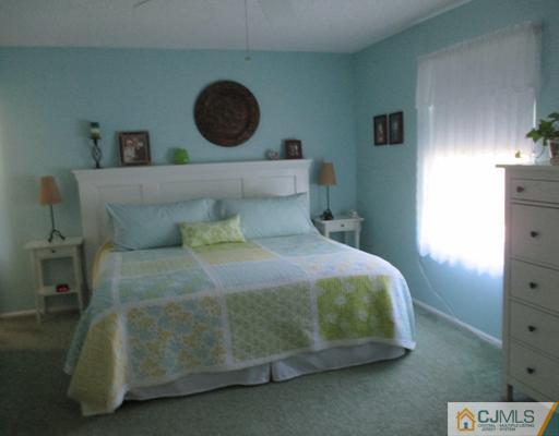 57 Rice Run East Brunswick, NJ 08816 - Photo 14 of 18 Gallery Image 14