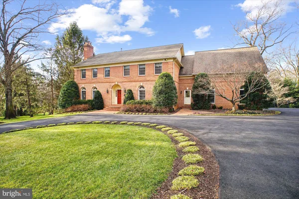 $2,525,000 | 8405 Honeywood Court, McLean, VA 22102