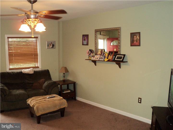 3532 Welsh Road Philadelphia, PA 19136 - Photo 4 of 20 Living Room