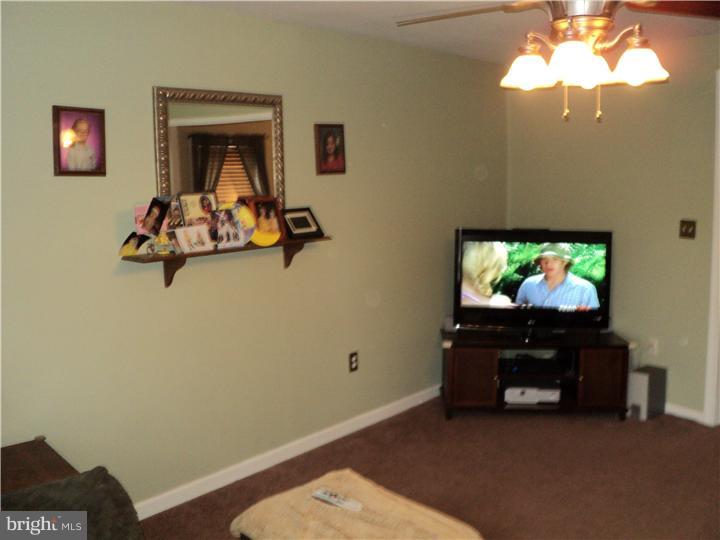 3532 Welsh Road Philadelphia, PA 19136 - Photo 6 of 20 Living Room