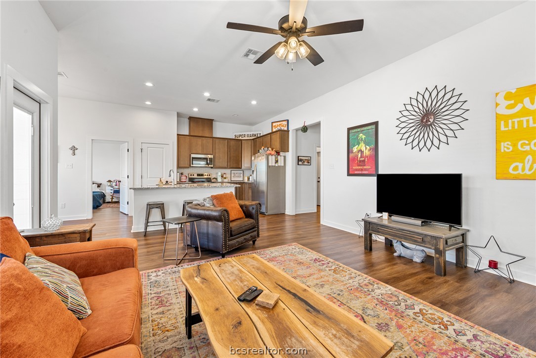 3165 Charge Lane Bryan, TX 77808 - Photo 5 of 26