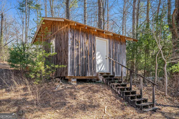 a blue and white umbrella sitting in front of a yard