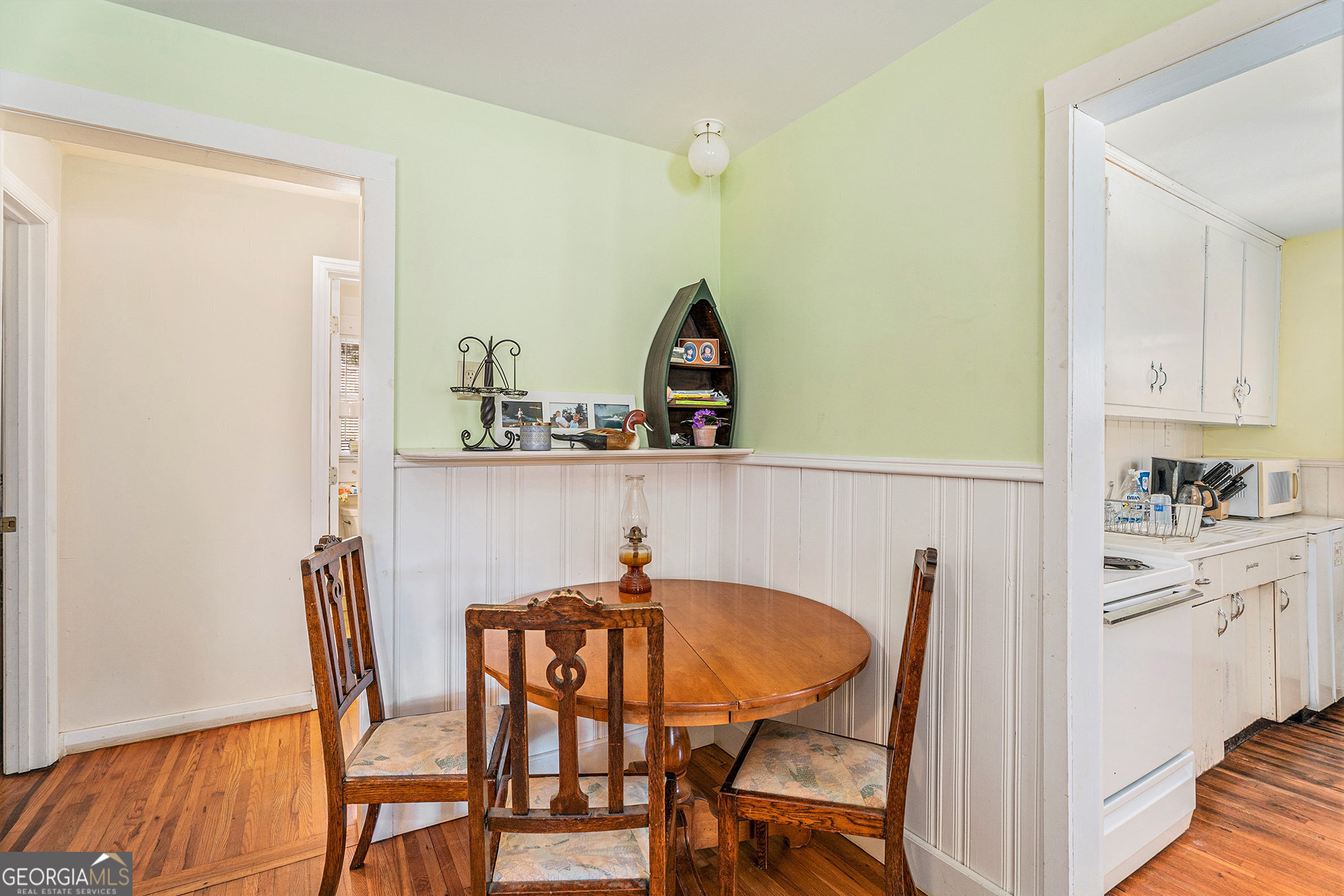 5622 Murray Cove Road Tiger, GA 30576 - Photo 9 of 39 a view of a dining room with furniture and window