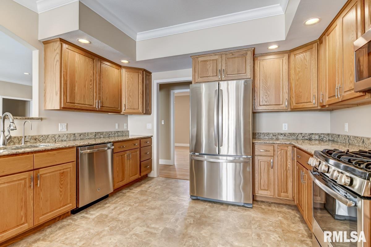 24625 Brookwood Hills Road Athens, IL 62613 - Photo 8 of 49 Gallery Image 8