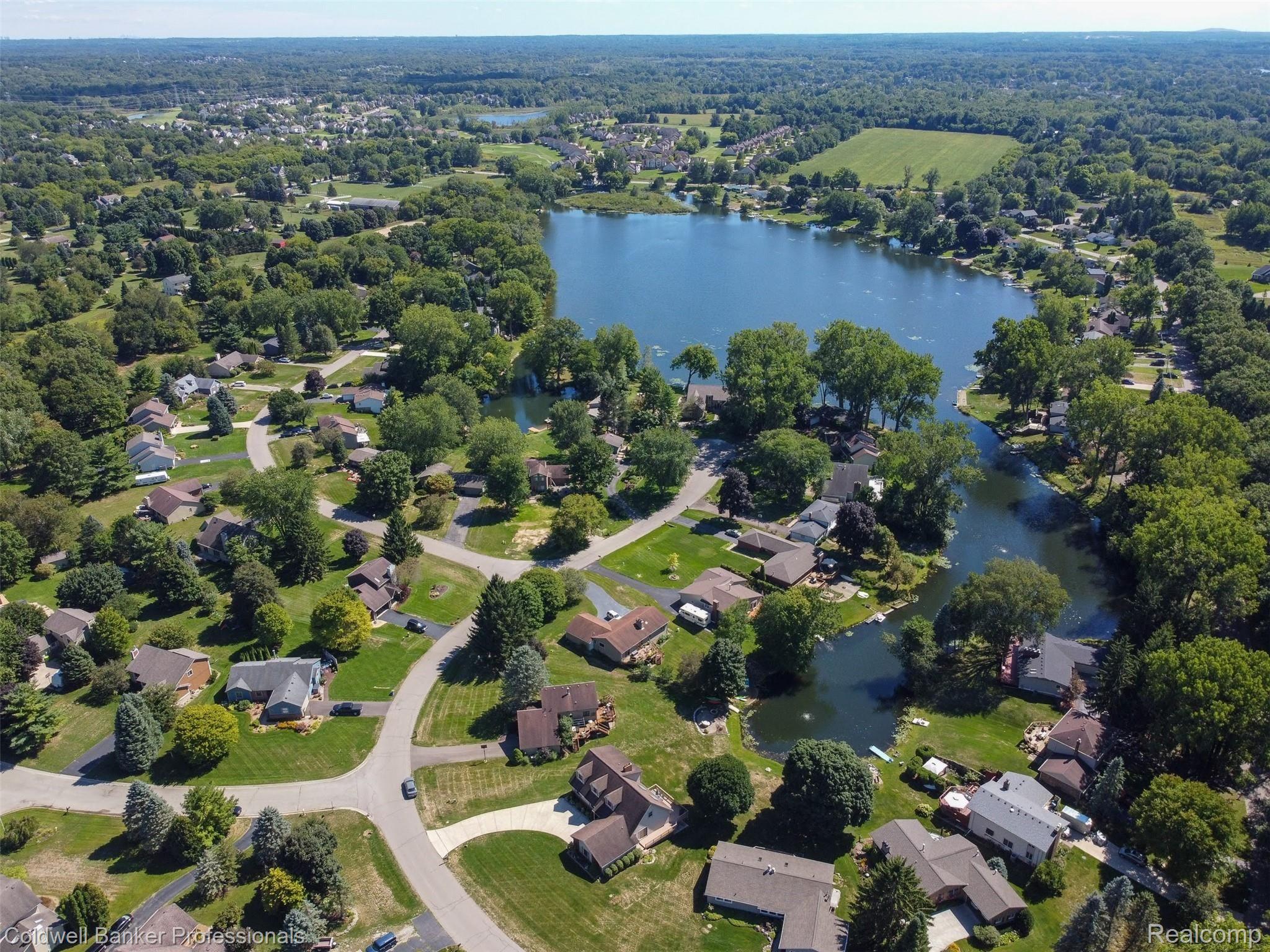 2745 Ripple Way White Lake, MI 48383 - Photo 53 of 58 .