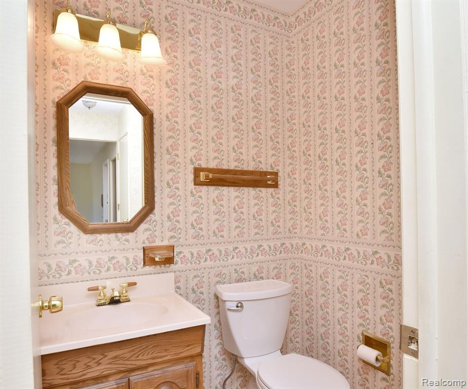 32855 Old Post Road Franklin, MI 48025 - Photo 17 of 36